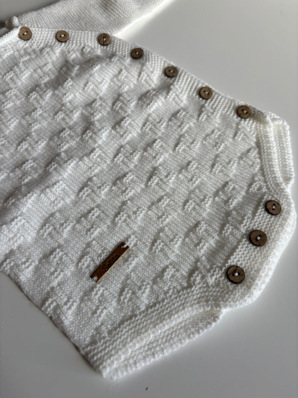 Pelele blanco abotonado