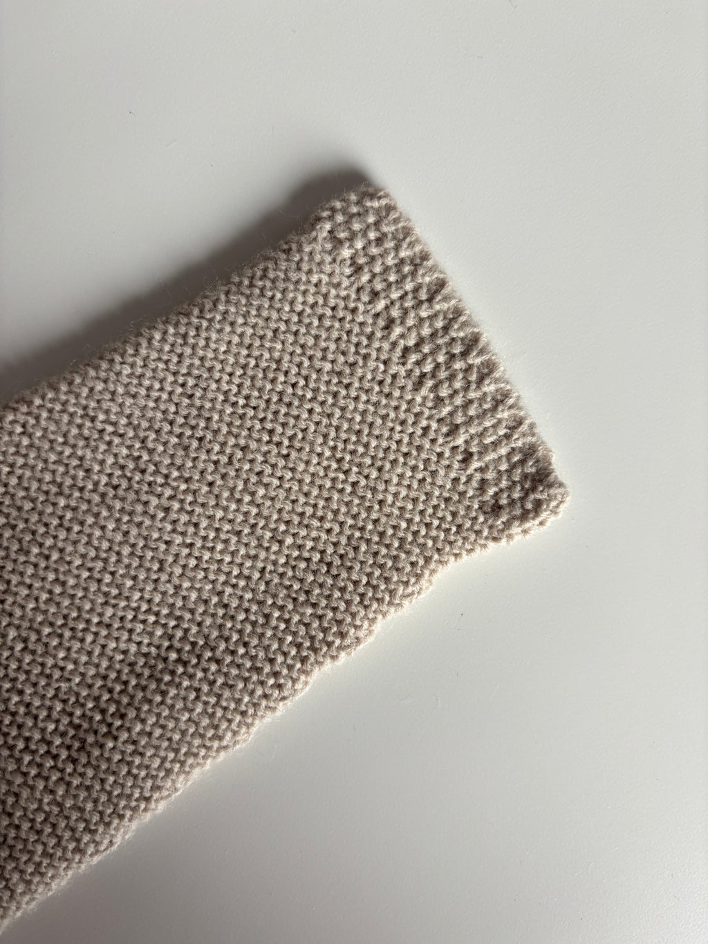 Rebeca lana arena 1 botón