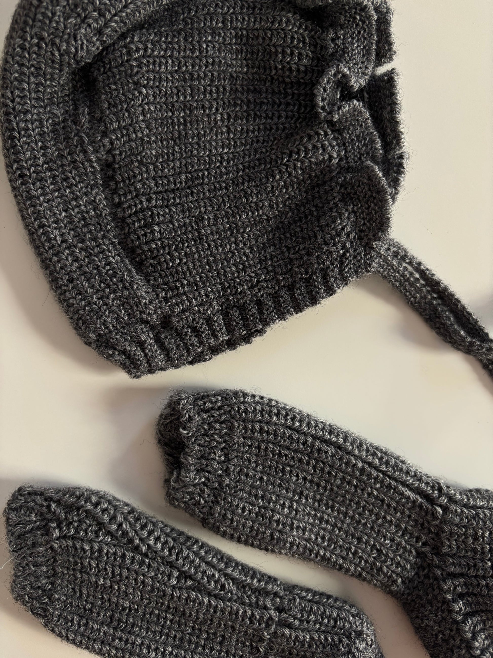 Botitas de lana gris oscuro