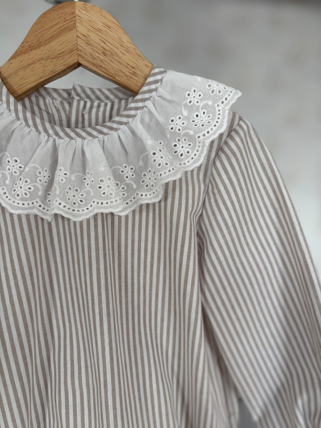 Pelele rayas cuello calado