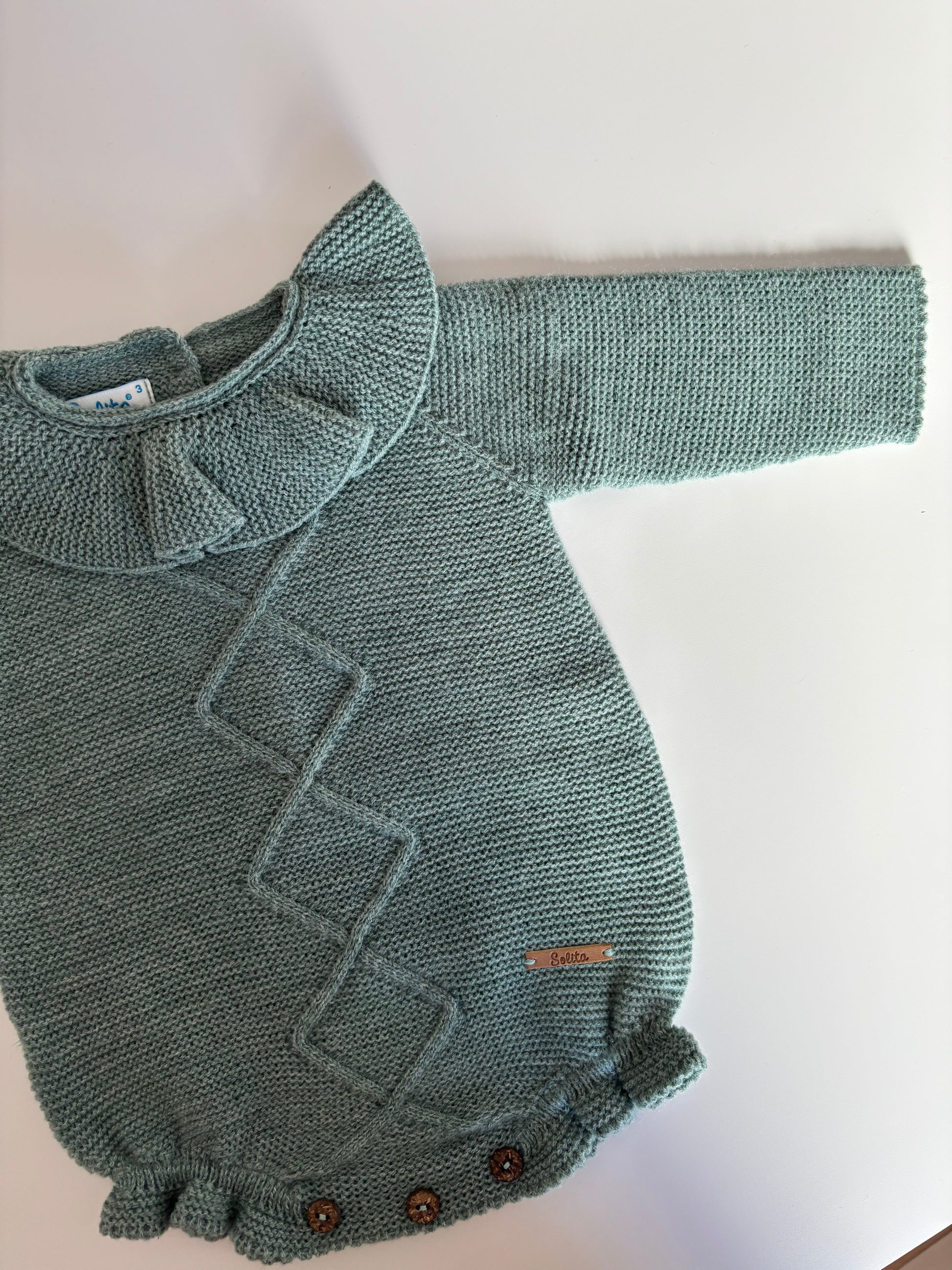 Pelele punto verde detalle cuello