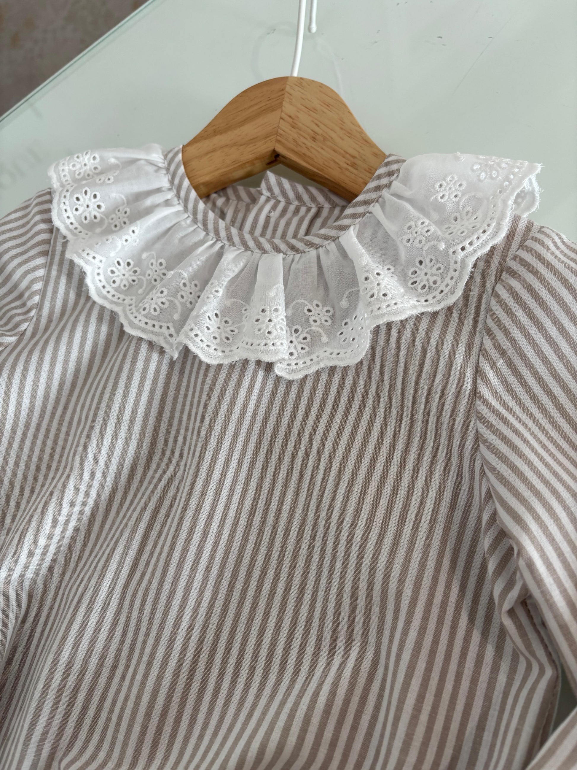 Pelele rayas cuello calado