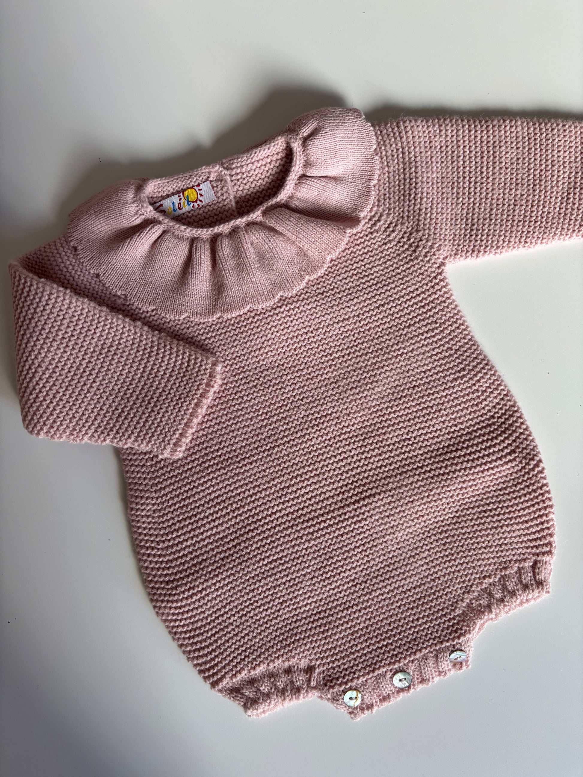 Pelele punto rosa detalle cuello