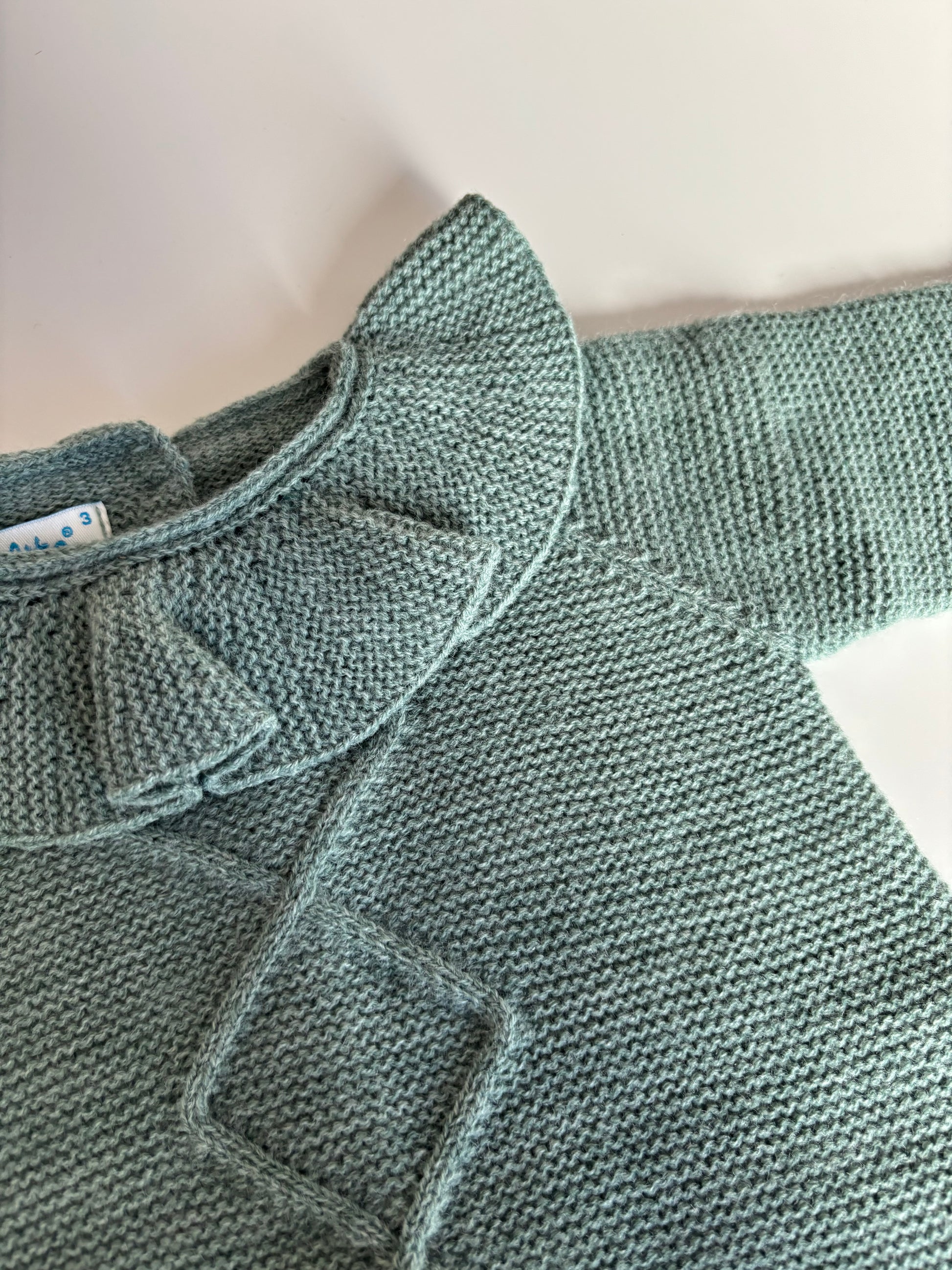 Pelele punto verde detalle cuello