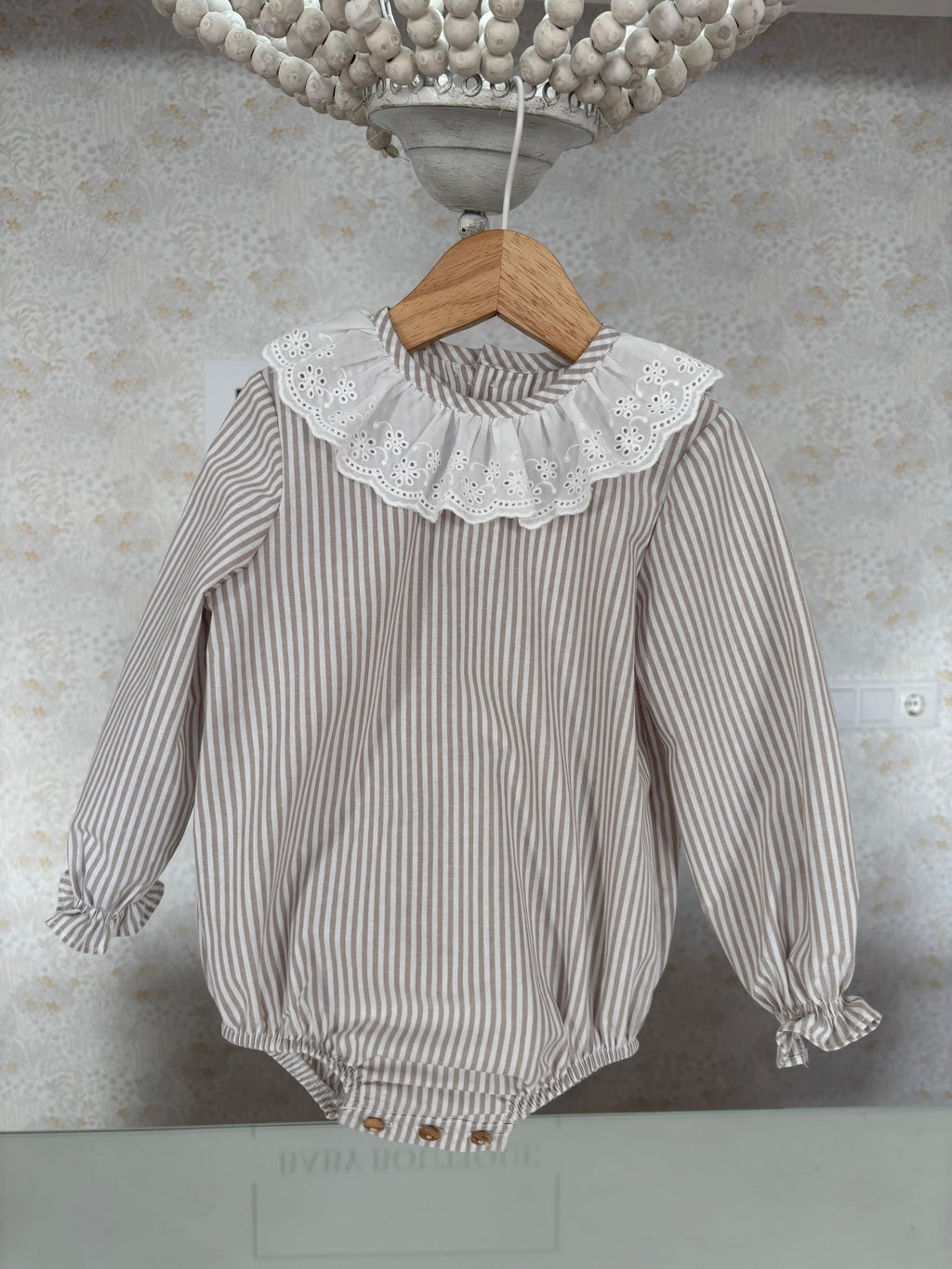 Pelele rayas cuello calado