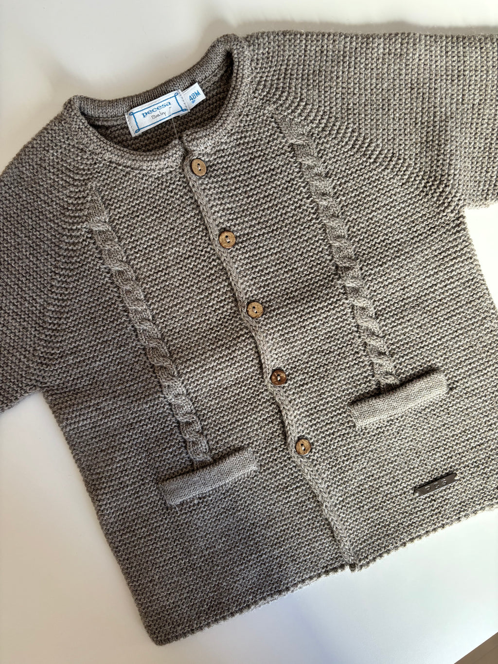 Rebeca lana arena con botones